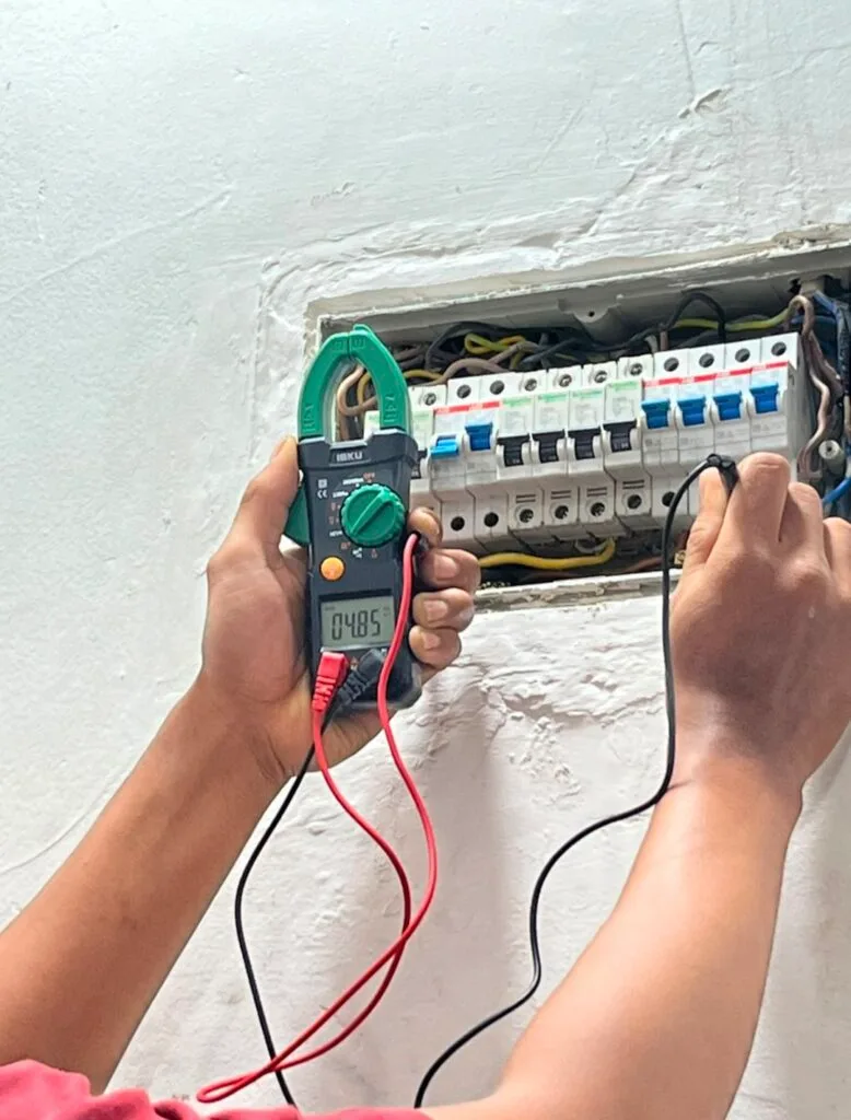 Pengecekan panel listrik konslet/troobleshoot.